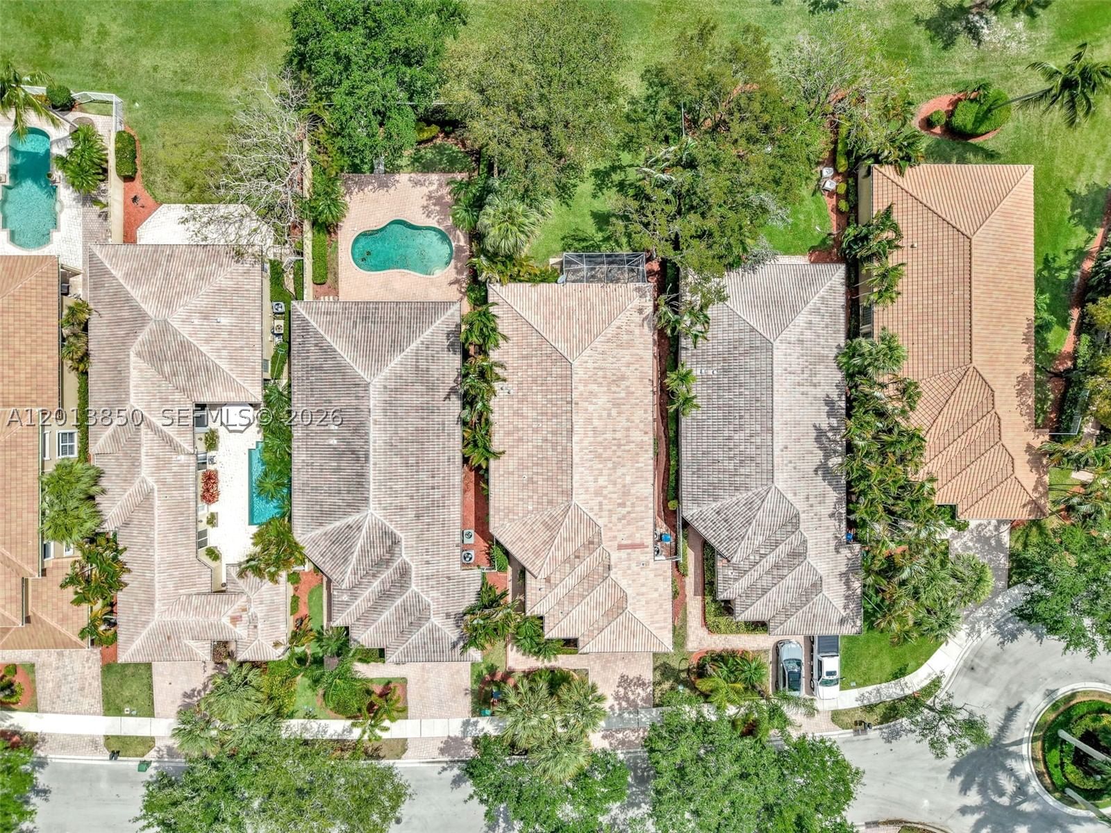 Real estate property located at 2468 Bay Isle Court, Broward, Sector 7 - Parcels F G H, Weston, FL