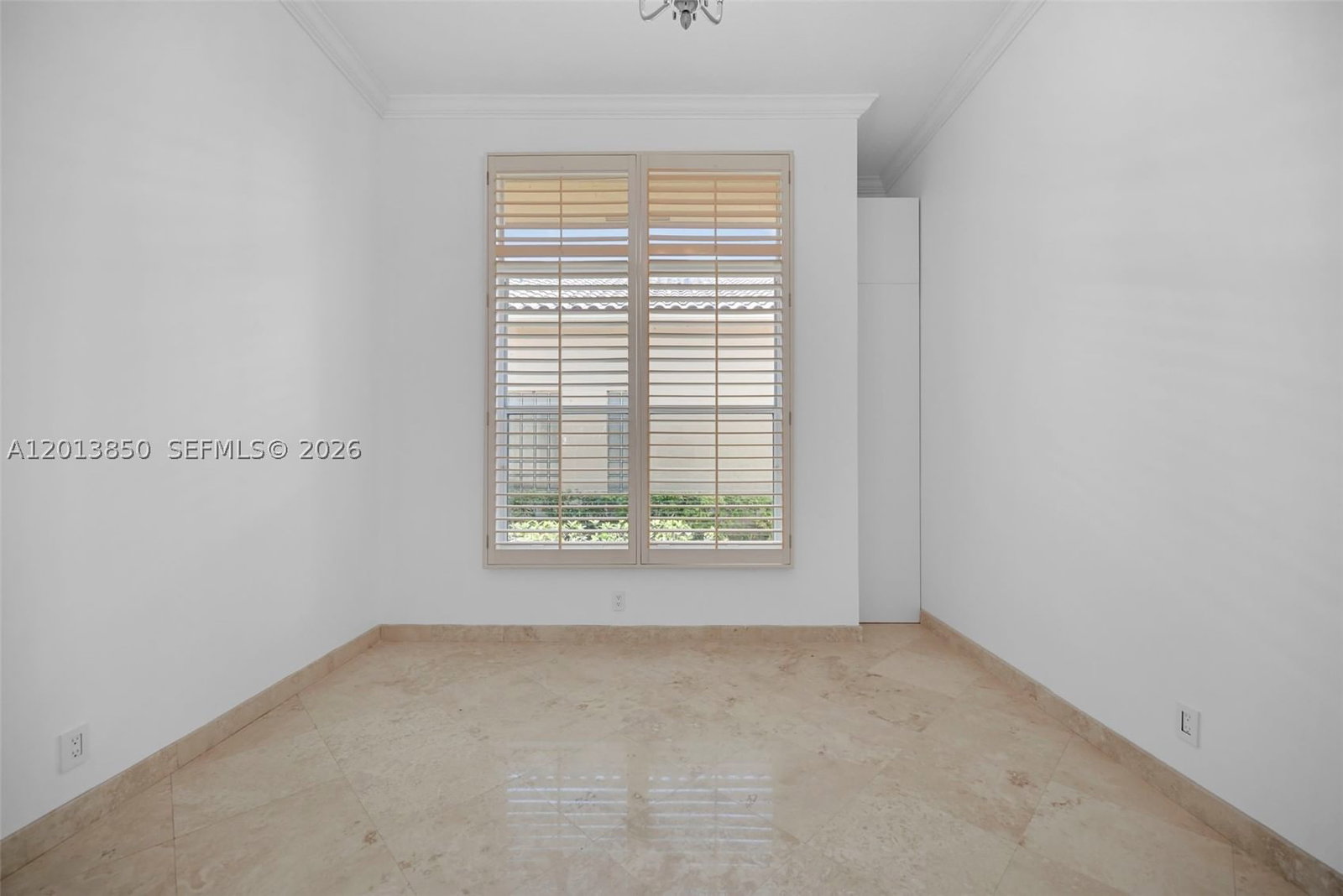 Real estate property located at 2468 Bay Isle Court, Broward, Sector 7 - Parcels F G H, Weston, FL