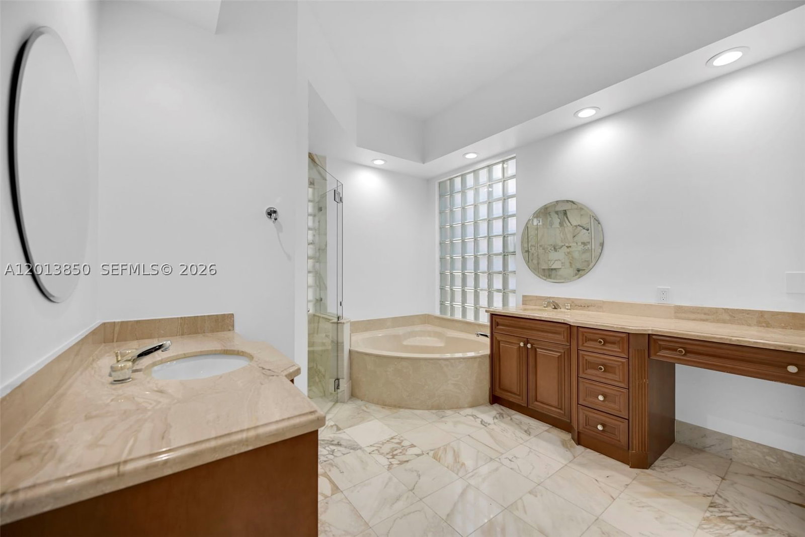 Real estate property located at 2468 Bay Isle Court, Broward, Sector 7 - Parcels F G H, Weston, FL