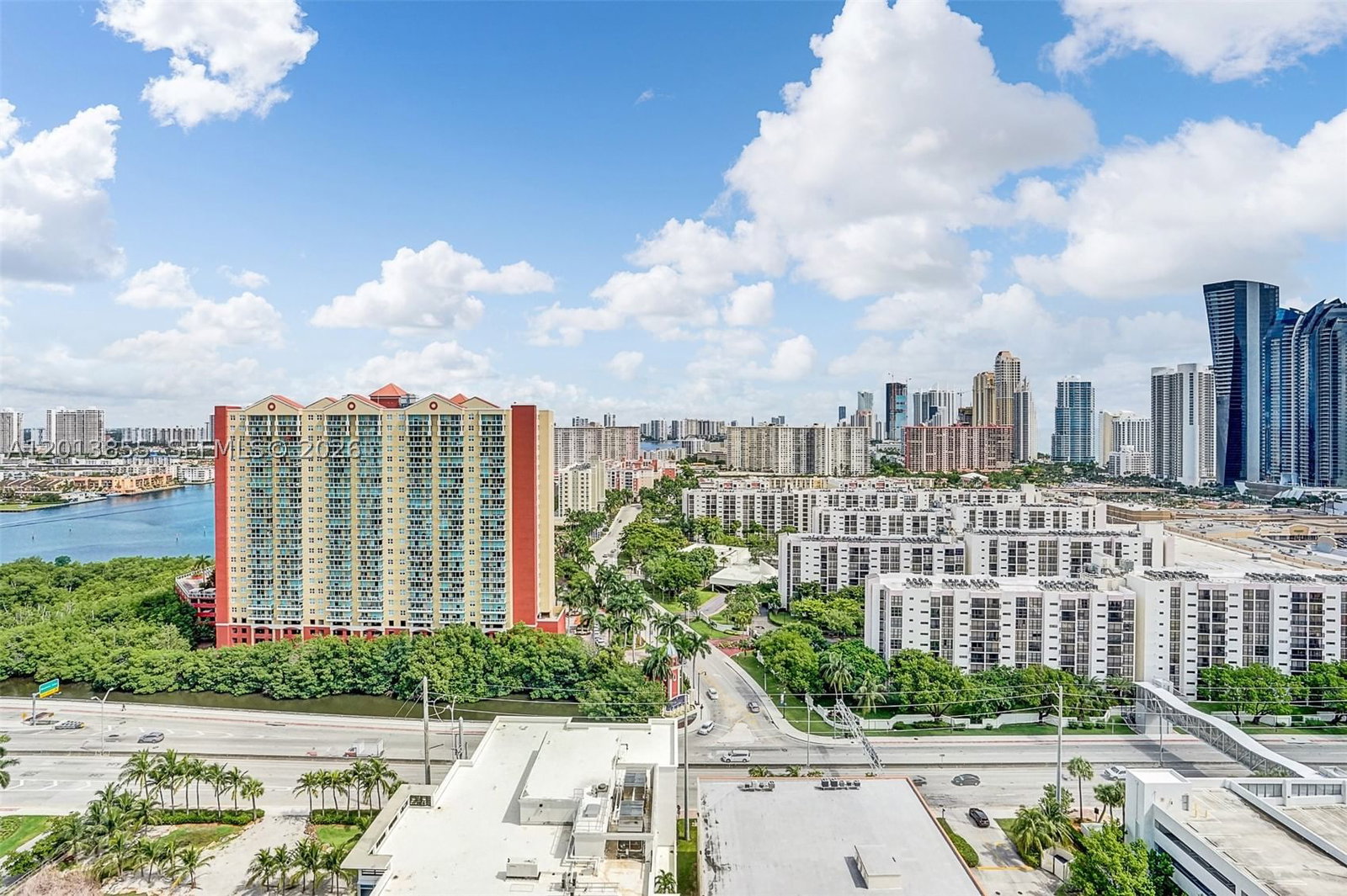 Real estate property located at 330 Sunny Isles Blvd #5-2205, Miami-dade, Parque Towers Condo, Sunny Isles Beach, FL