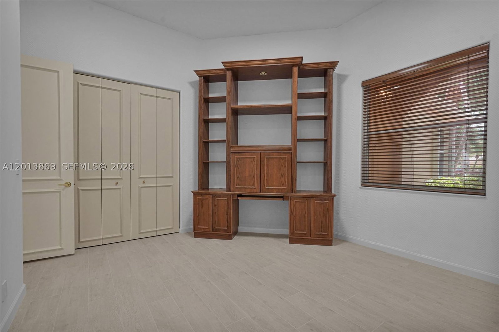Real estate property located at 2456 Bay Isle Court, Broward, Sector 7 - Parcels F G H, Weston, FL