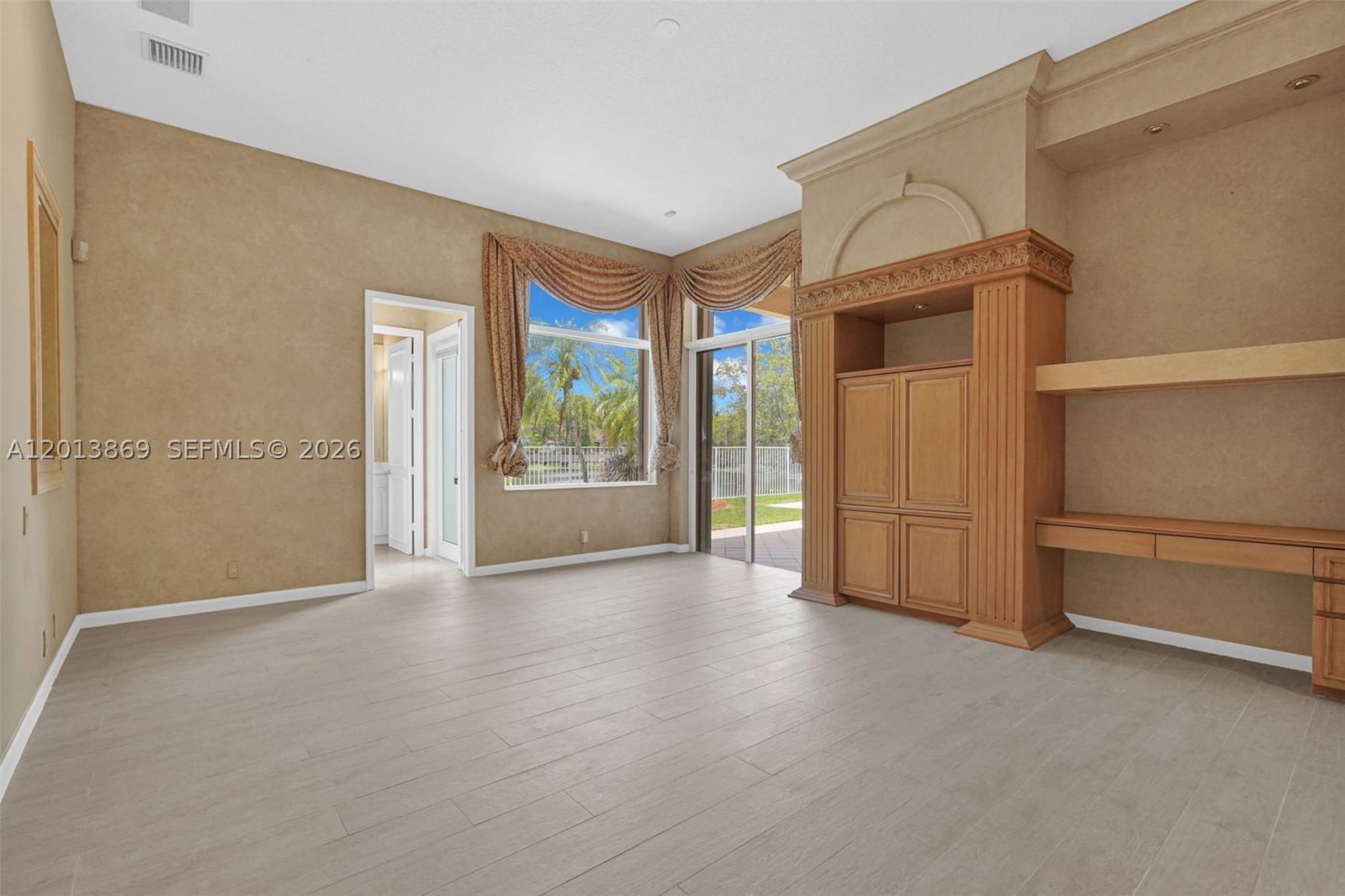 Real estate property located at 2456 Bay Isle Court, Broward, Sector 7 - Parcels F G H, Weston, FL