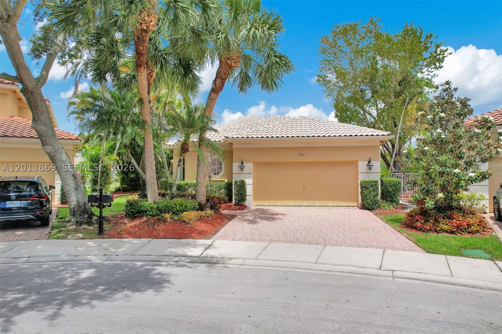 Real estate property located at 2456 Bay Isle Court, Broward, Sector 7 - Parcels F G H, Weston, FL