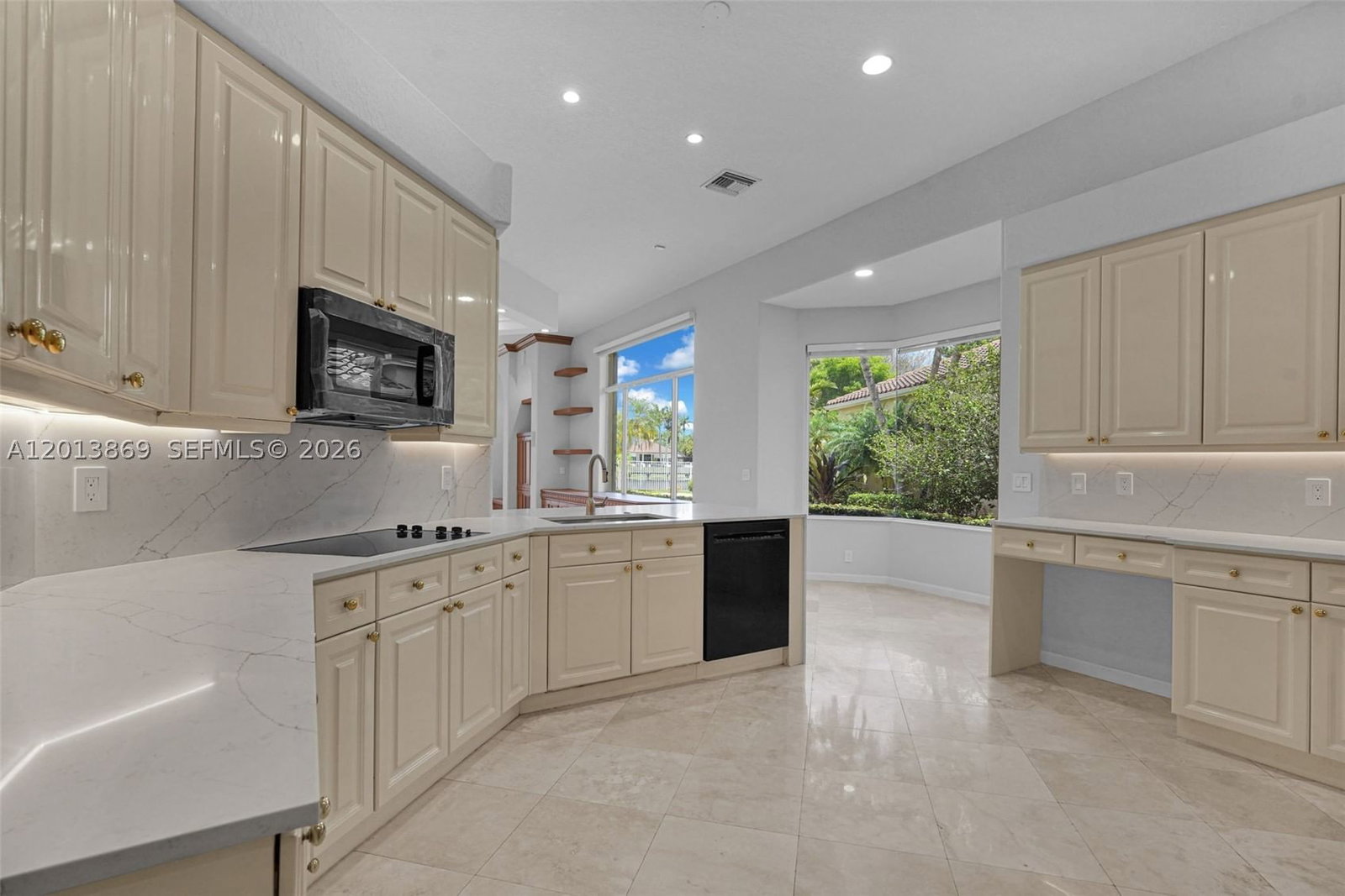 Real estate property located at 2456 Bay Isle Court, Broward, Sector 7 - Parcels F G H, Weston, FL
