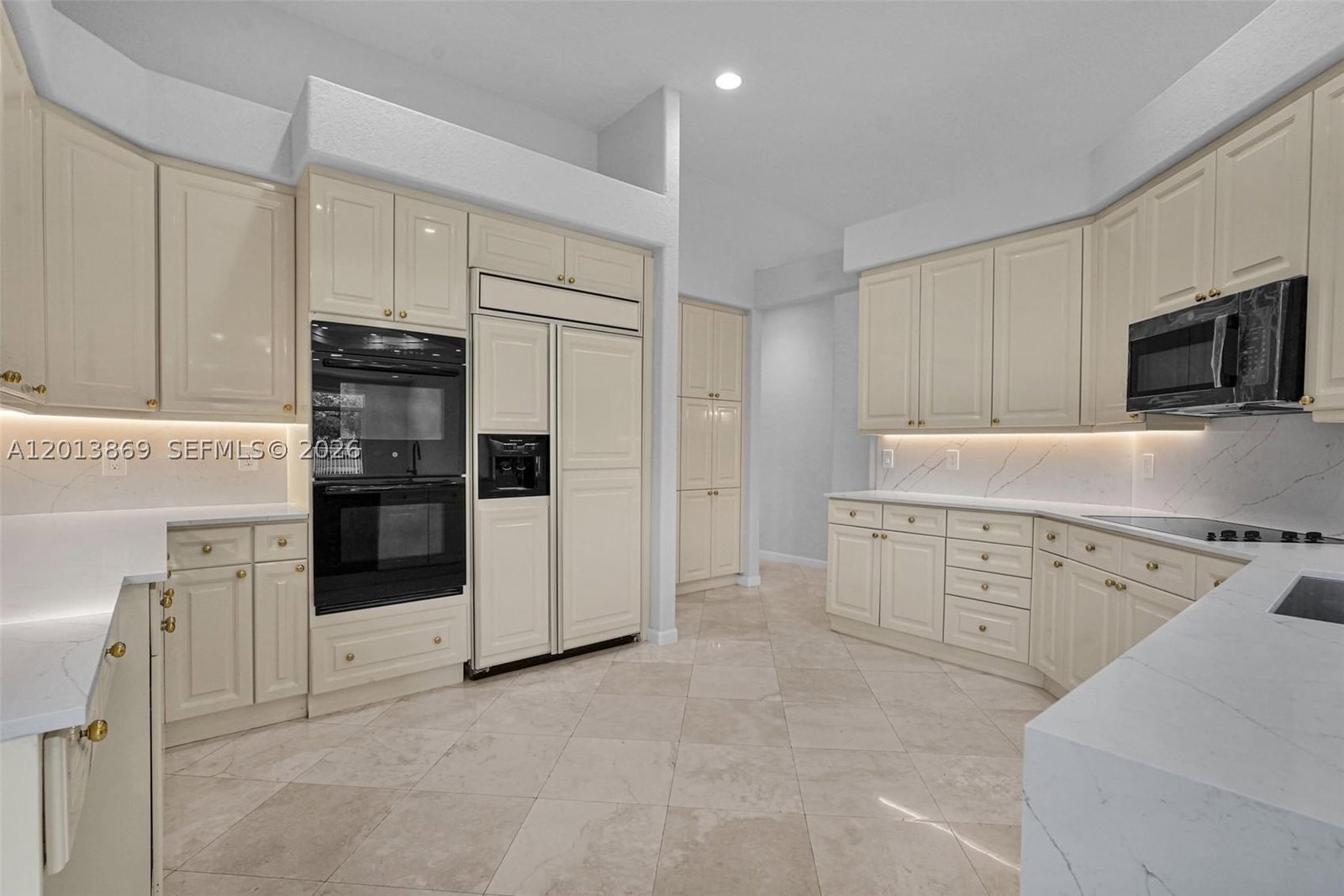 Real estate property located at 2456 Bay Isle Court, Broward, Sector 7 - Parcels F G H, Weston, FL