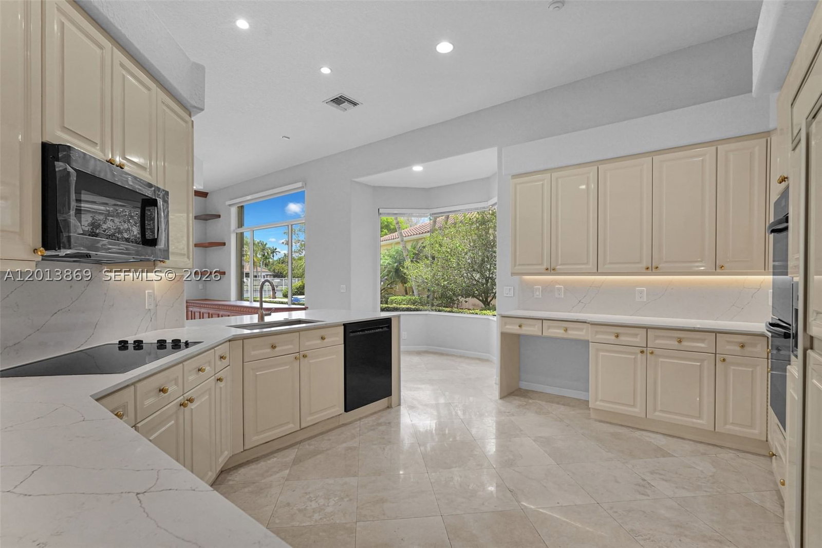Real estate property located at 2456 Bay Isle Court, Broward, Sector 7 - Parcels F G H, Weston, FL