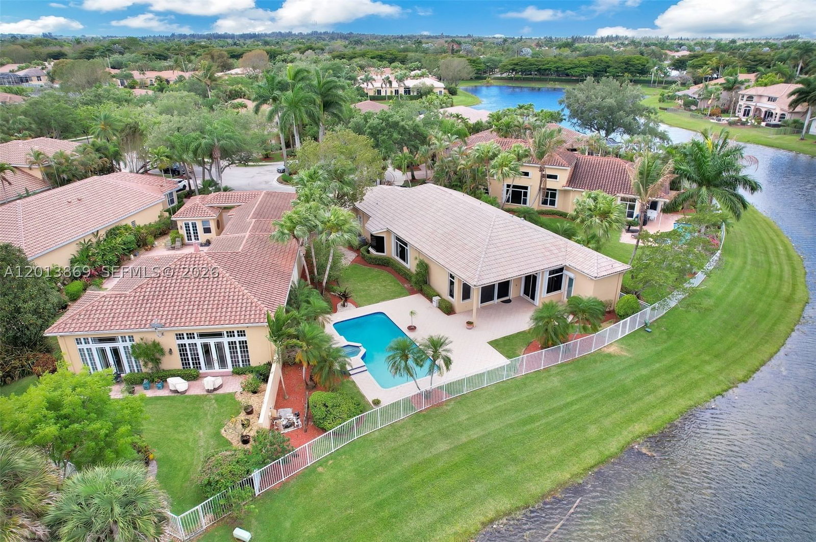 Real estate property located at 2456 Bay Isle Court, Broward, Sector 7 - Parcels F G H, Weston, FL