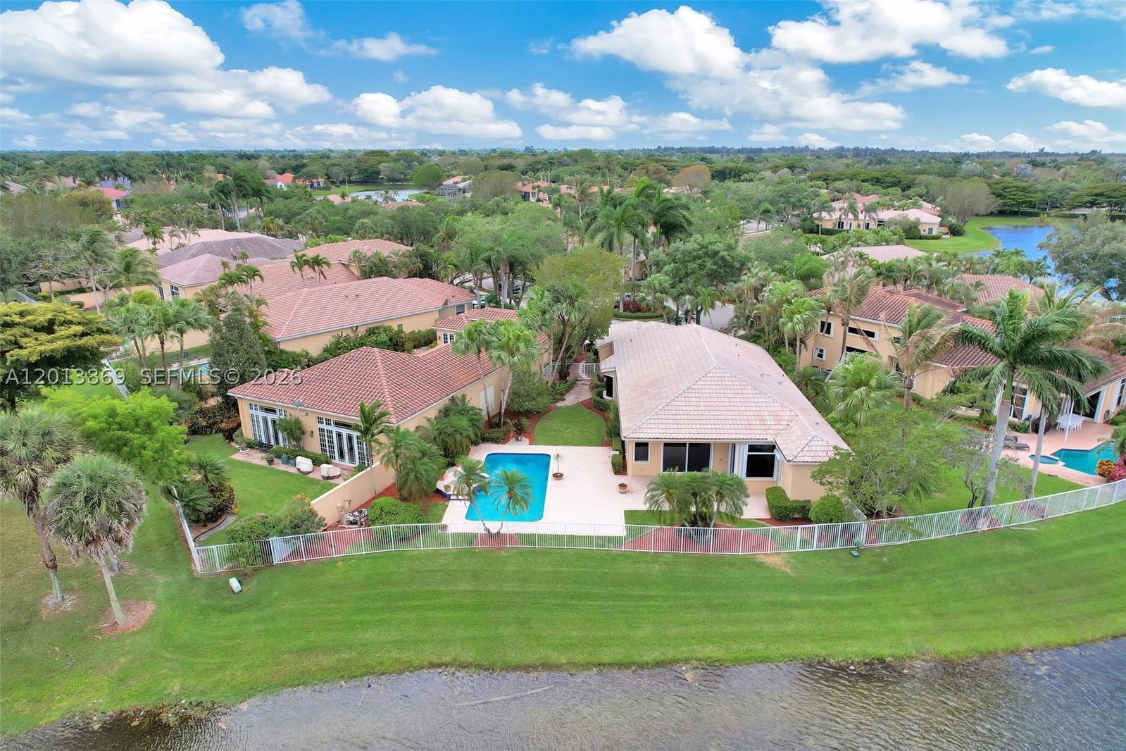 Real estate property located at 2456 Bay Isle Court, Broward, Sector 7 - Parcels F G H, Weston, FL
