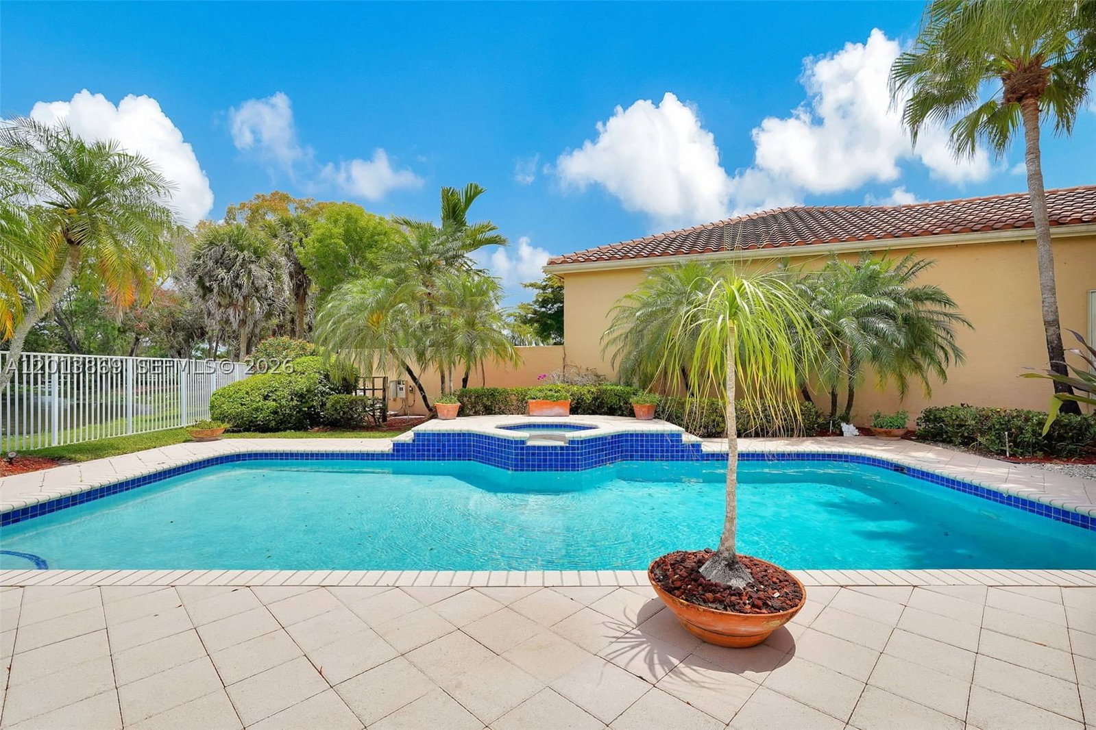 Real estate property located at 2456 Bay Isle Court, Broward, Sector 7 - Parcels F G H, Weston, FL