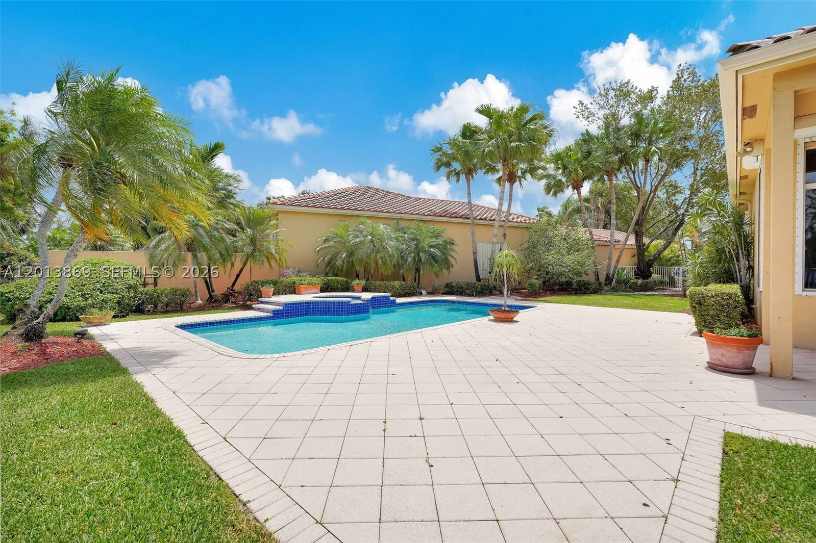 Real estate property located at 2456 Bay Isle Court, Broward, Sector 7 - Parcels F G H, Weston, FL