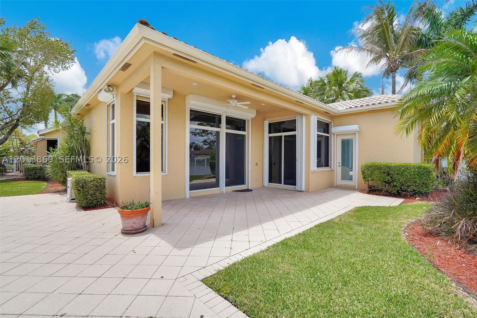 Real estate property located at 2456 Bay Isle Court, Broward, Sector 7 - Parcels F G H, Weston, FL