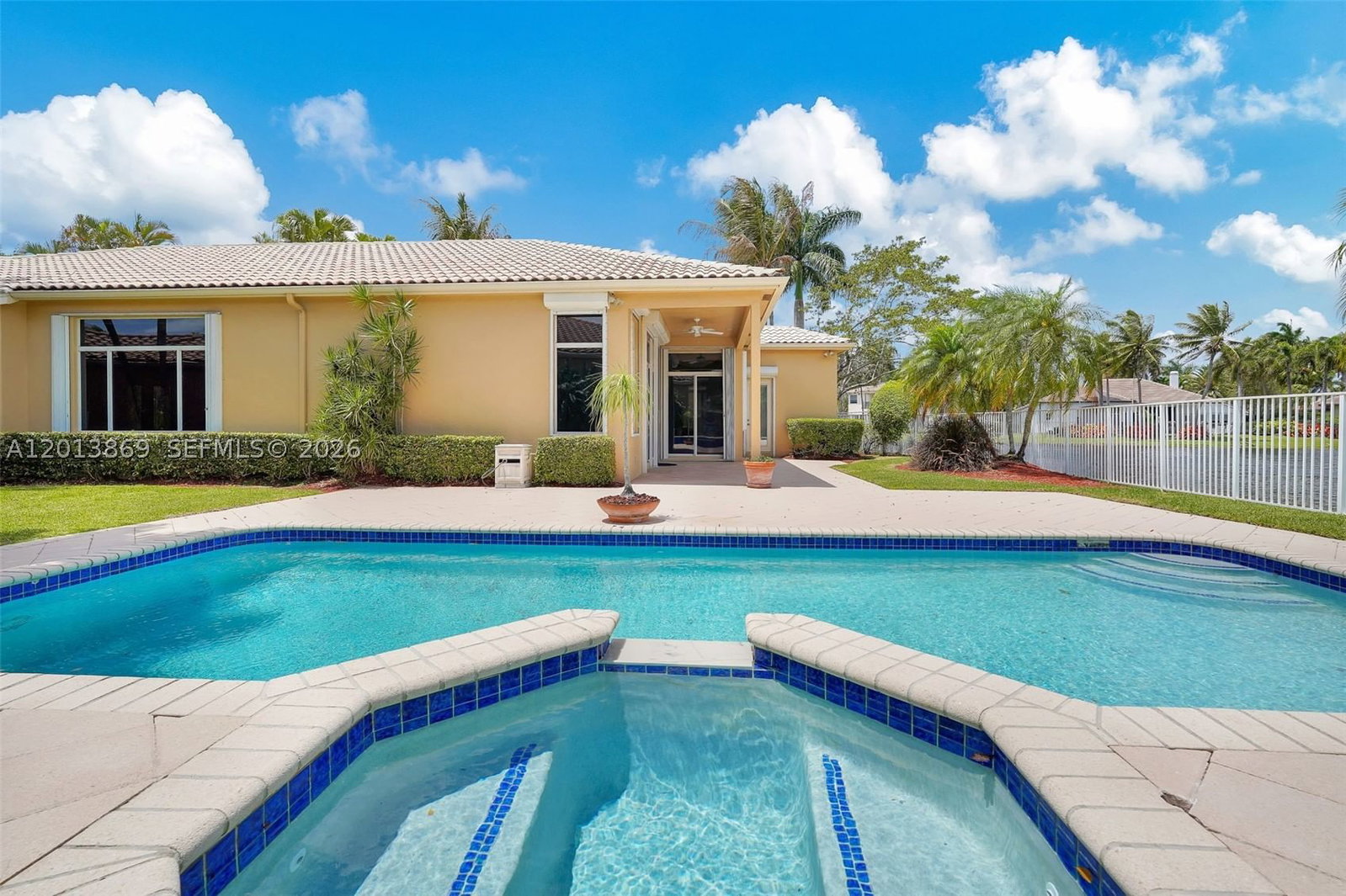 Real estate property located at 2456 Bay Isle Court, Broward, Sector 7 - Parcels F G H, Weston, FL