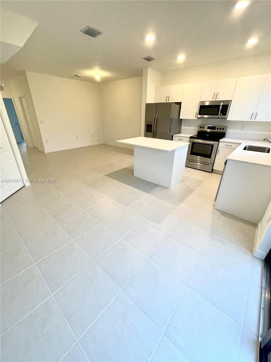 Real estate property located at 929 211th St, Miami-dade, Via Ventura Neighborhood, Miami, FL