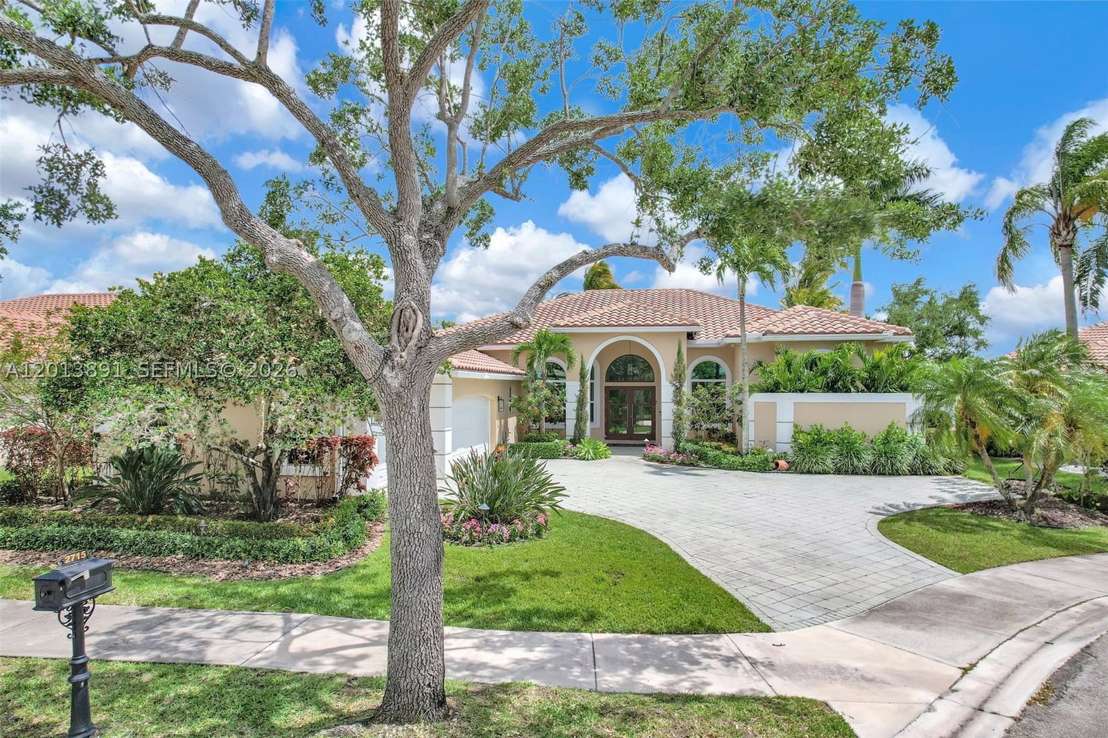 Real estate property located at 2715 Edgewater Court, Broward, Sector 7 South, Weston, FL