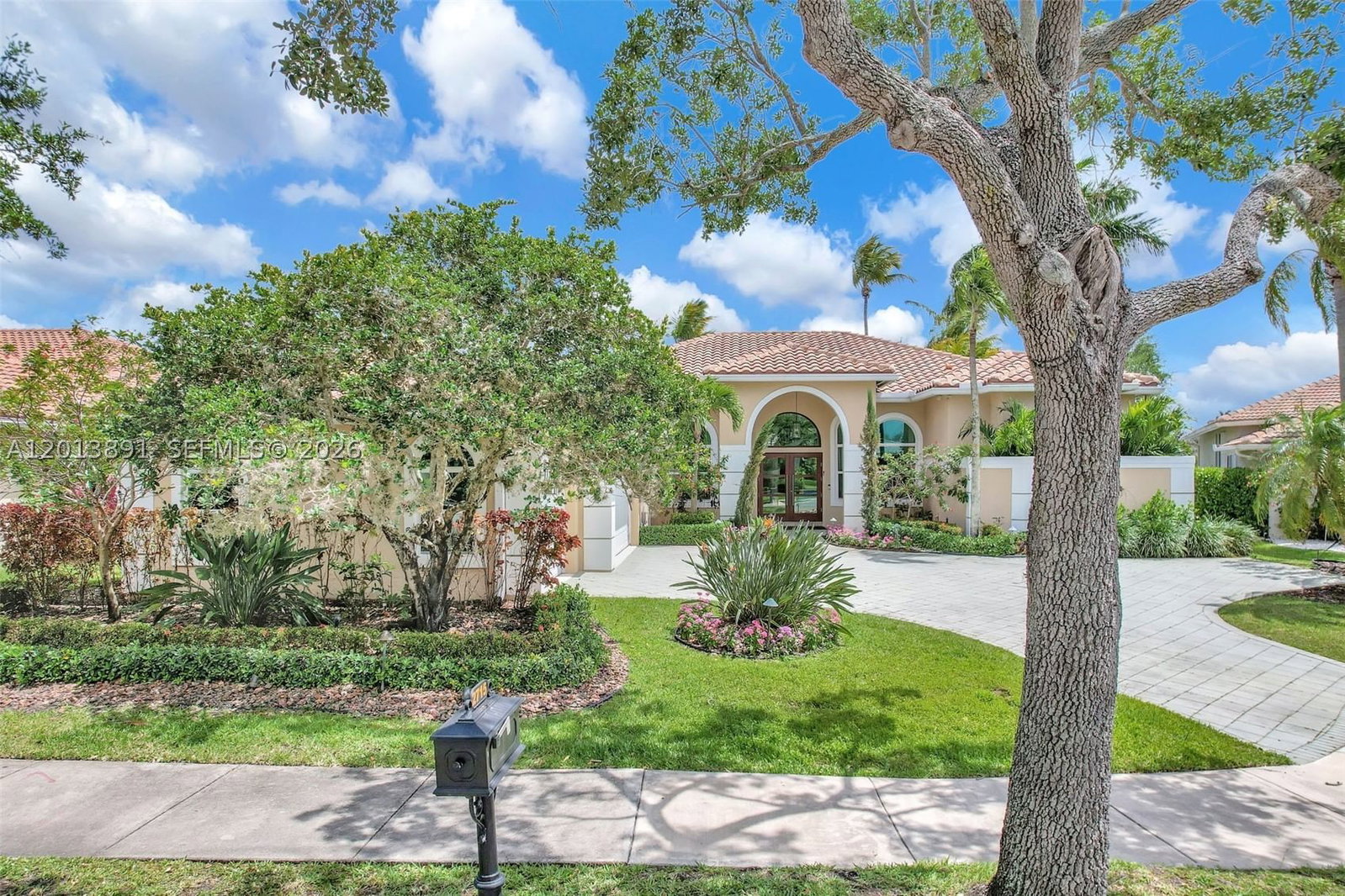 Real estate property located at 2715 Edgewater Court, Broward, Sector 7 South, Weston, FL