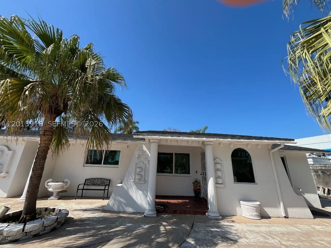 Real estate property located at 2525 107th Ct, Miami-dade, P & A Sub, Miami, FL
