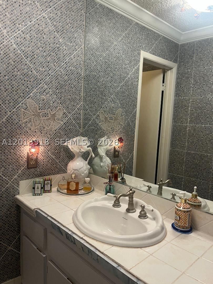 Real estate property located at 2525 107th Ct, Miami-dade, P & A Sub, Miami, FL