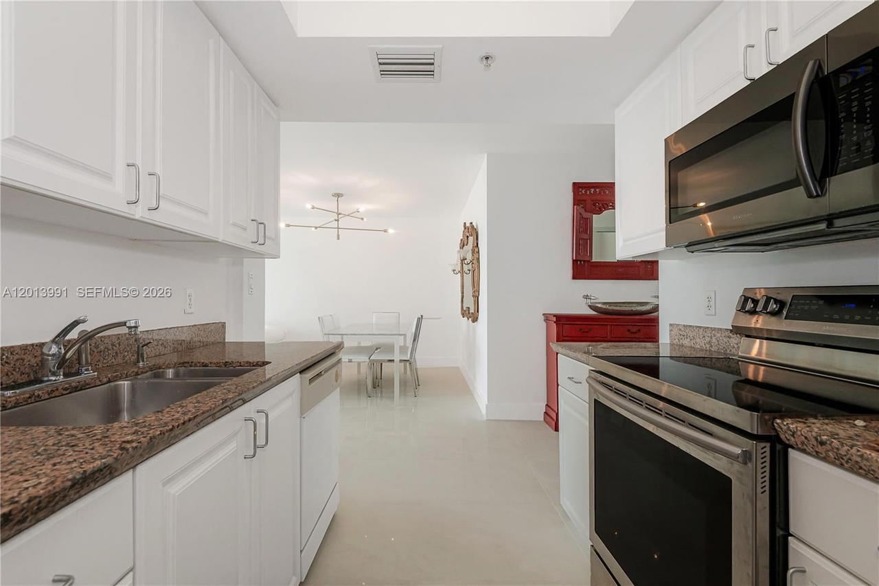 Real estate property located at 90 ALTON RD #1007, Miami-dade, Yacht Club At Portofino, Miami Beach, FL