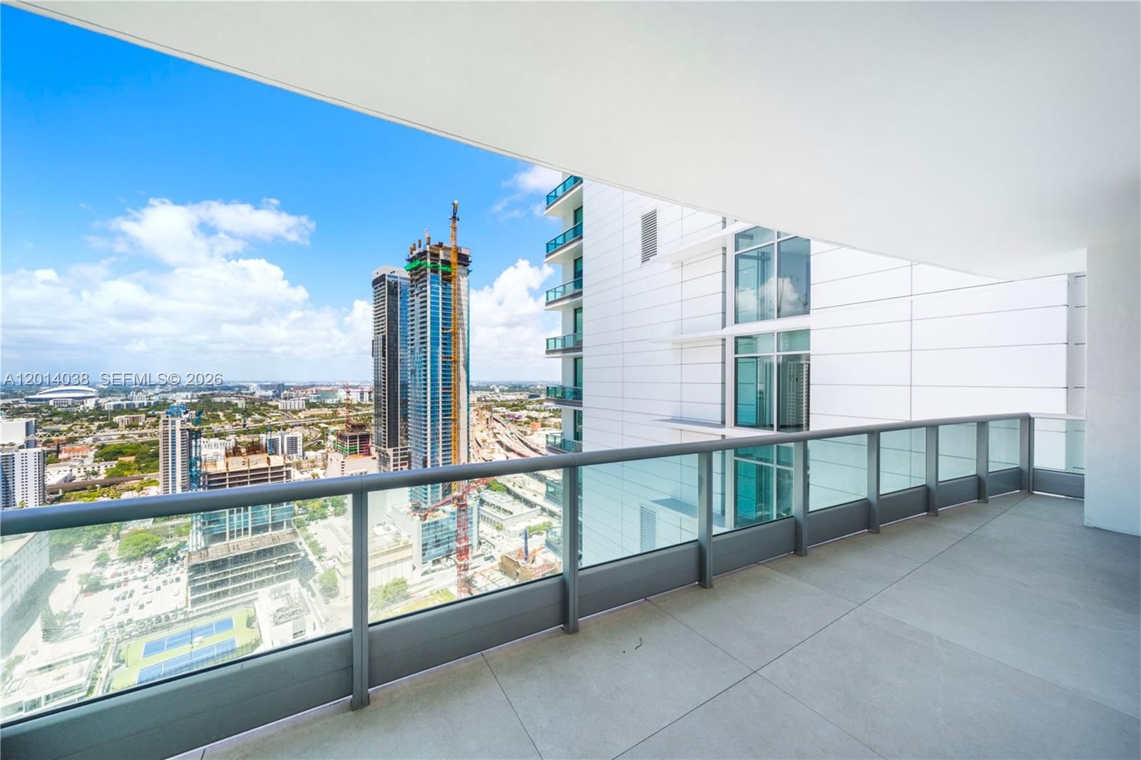 Real estate property located at 900 Biscayne Blvd #4202, Miami-dade, 900 Biscayne Bay Condo, Miami, FL