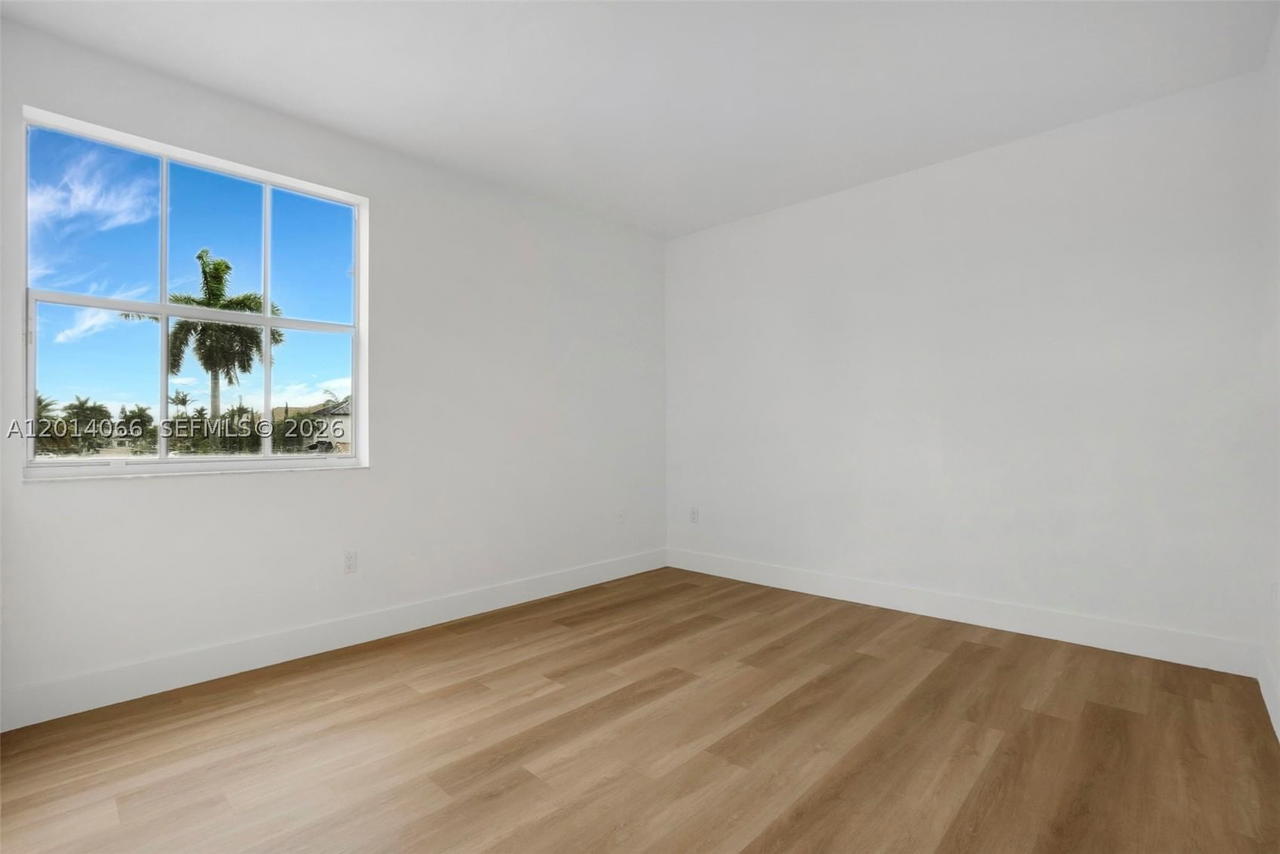 Real estate property located at 12931 7th Ln, Miami-dade, Shoma Homes At Tamiami Iv, Miami, FL