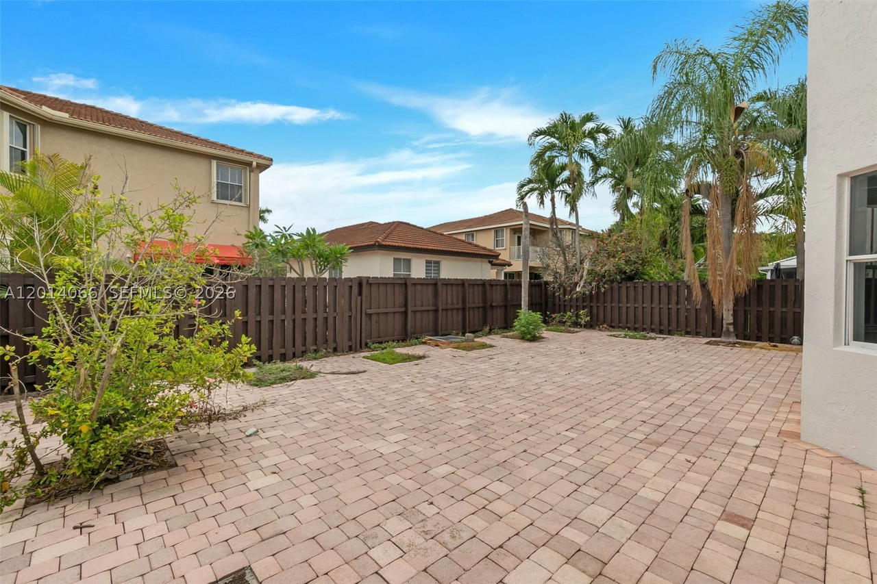 Real estate property located at 12931 7th Ln, Miami-dade, Shoma Homes At Tamiami Iv, Miami, FL