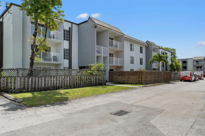 Real estate property located at 5112 79th Ave #204, Miami-dade, Doral Gardens Ii Condo, Doral, FL