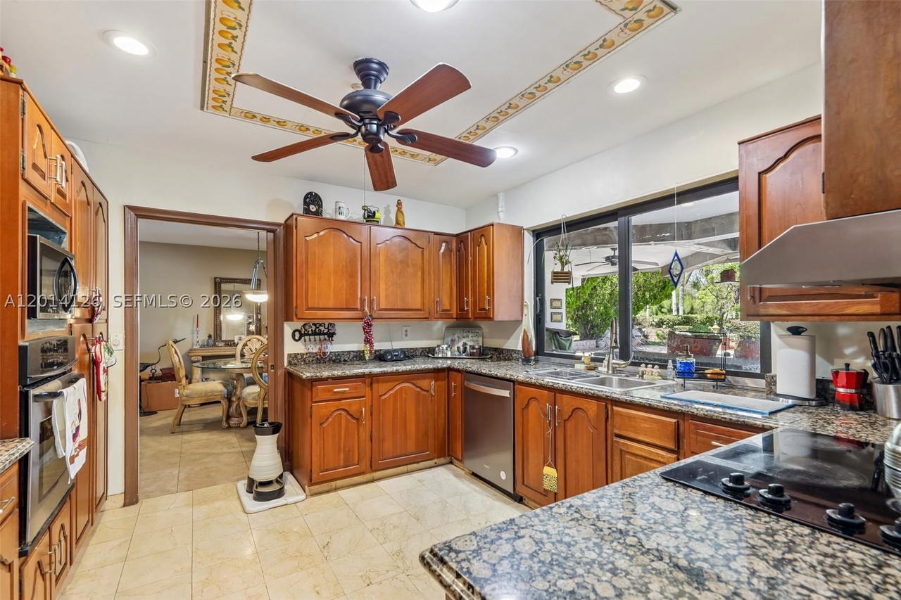 Real estate property located at 19805 22nd Ave, Miami-dade, North Lake Estates, Miami, FL