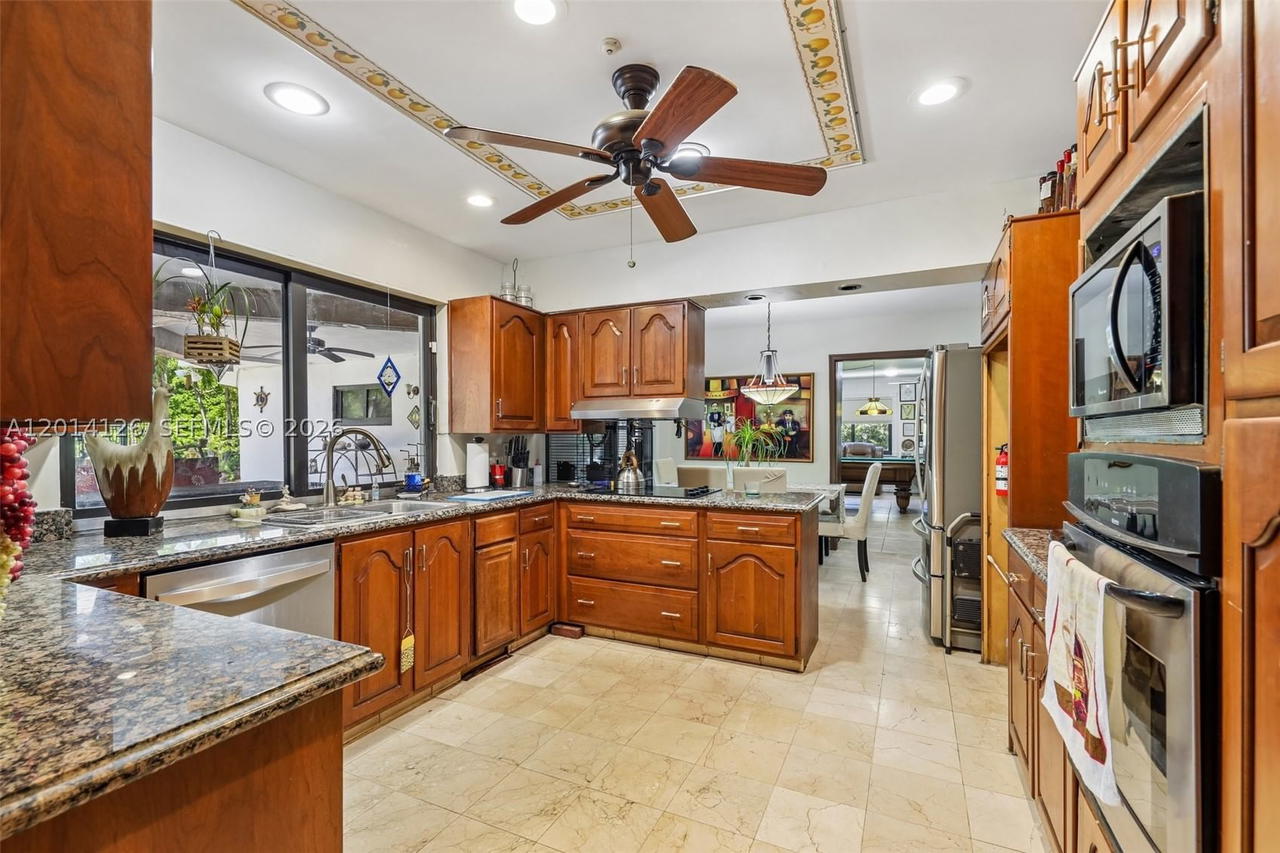 Real estate property located at 19805 22nd Ave, Miami-dade, North Lake Estates, Miami, FL