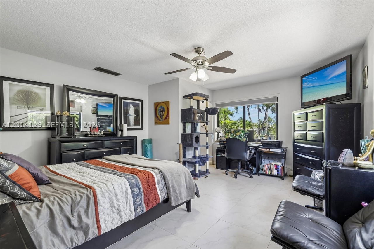 Real estate property located at 19805 22nd Ave, Miami-dade, North Lake Estates, Miami, FL