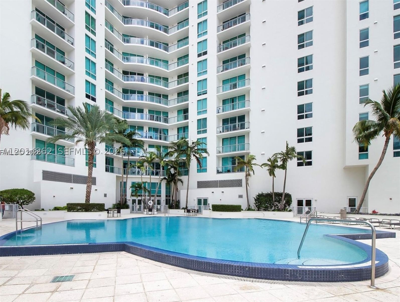 Real estate property located at 300 Biscayne Blvd T-3701, Miami-dade, Met 1 Condo, Miami, FL