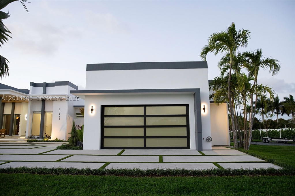 Real estate property located at 13231 220 ST, Miami-dade, Daisy Sub, Miami, FL