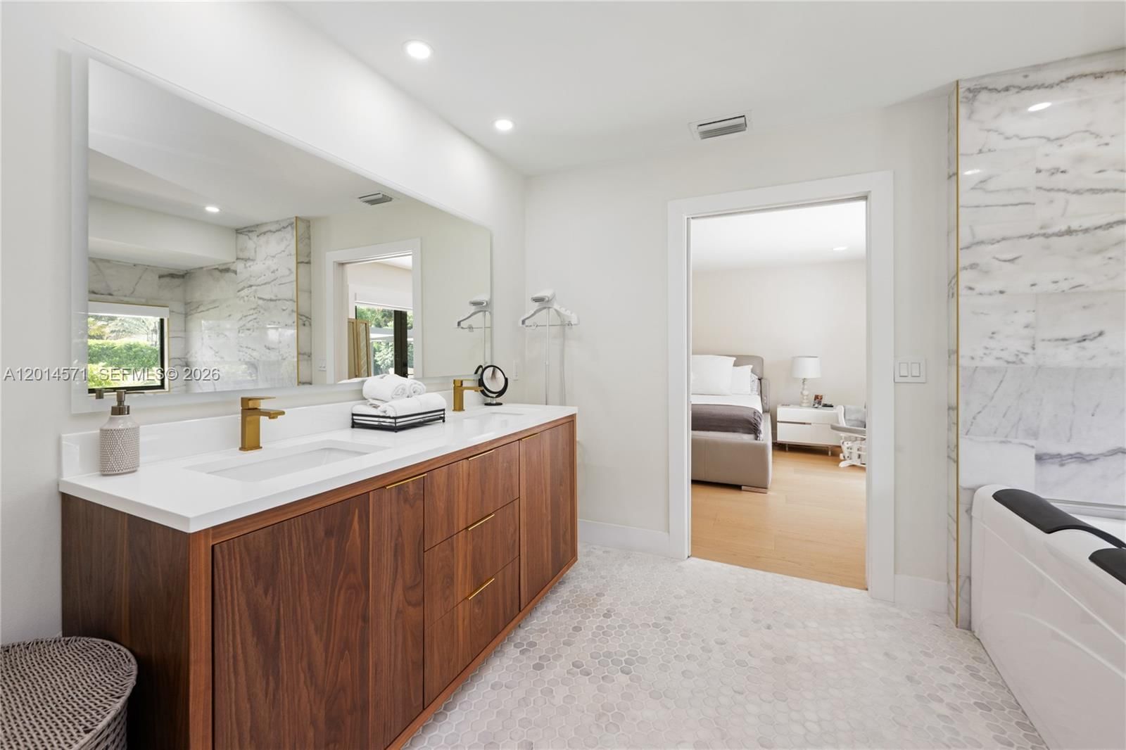 Real estate property located at 15110 Saxon Cir, Broward, Ivanhoe Estates, Southwest Ranches, FL