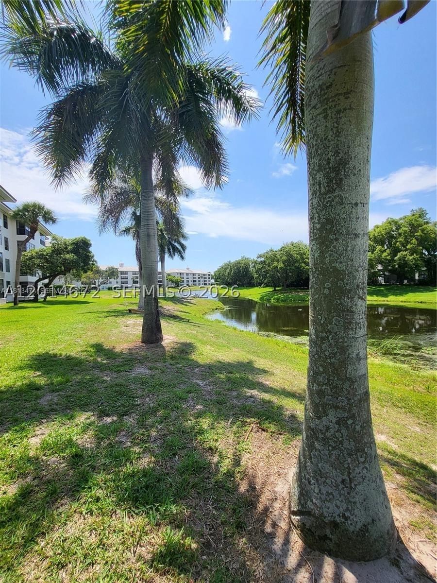 Real estate property located at 3640 Whitehall Dr #406, Palm Beach, Whitehall Condo Of The La, West Palm Beach, FL