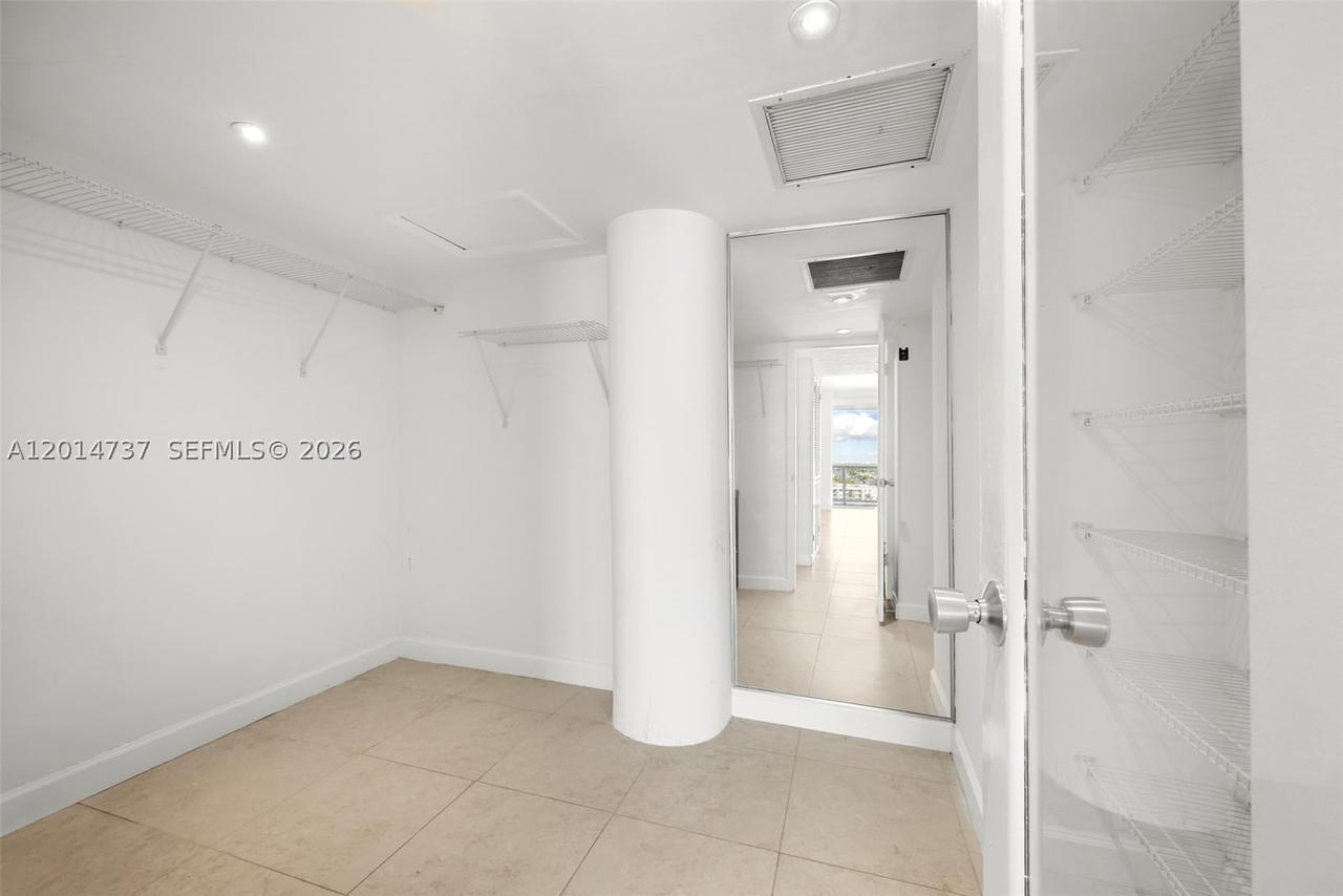 Real estate property located at 900 Bay Dr #1005 + Dock DS14, Miami-dade, King Cole Condo, Miami Beach, FL