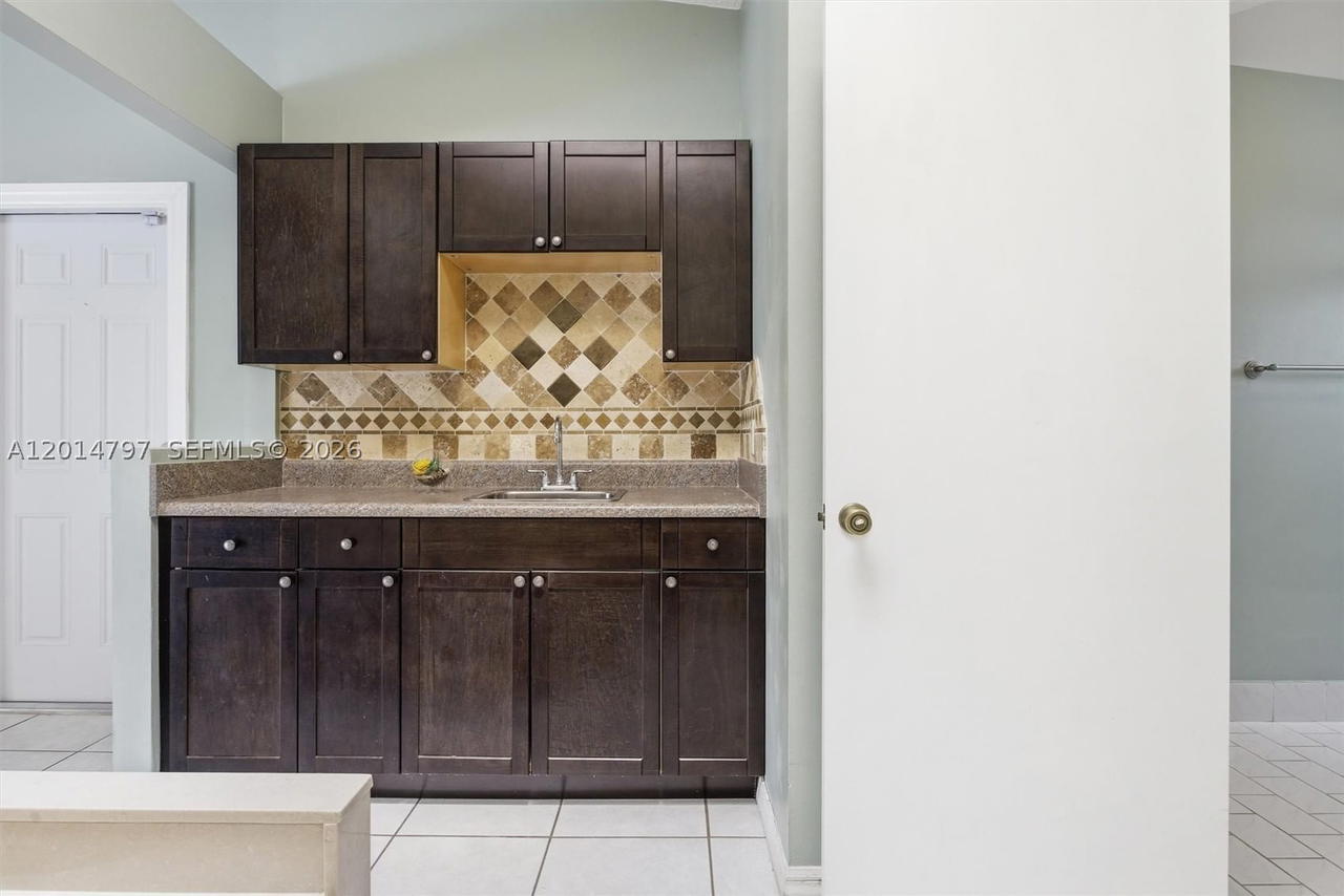 Real estate property located at 14941 45th Ter, Miami-dade, The Mansions 1st Addn, Miami, FL