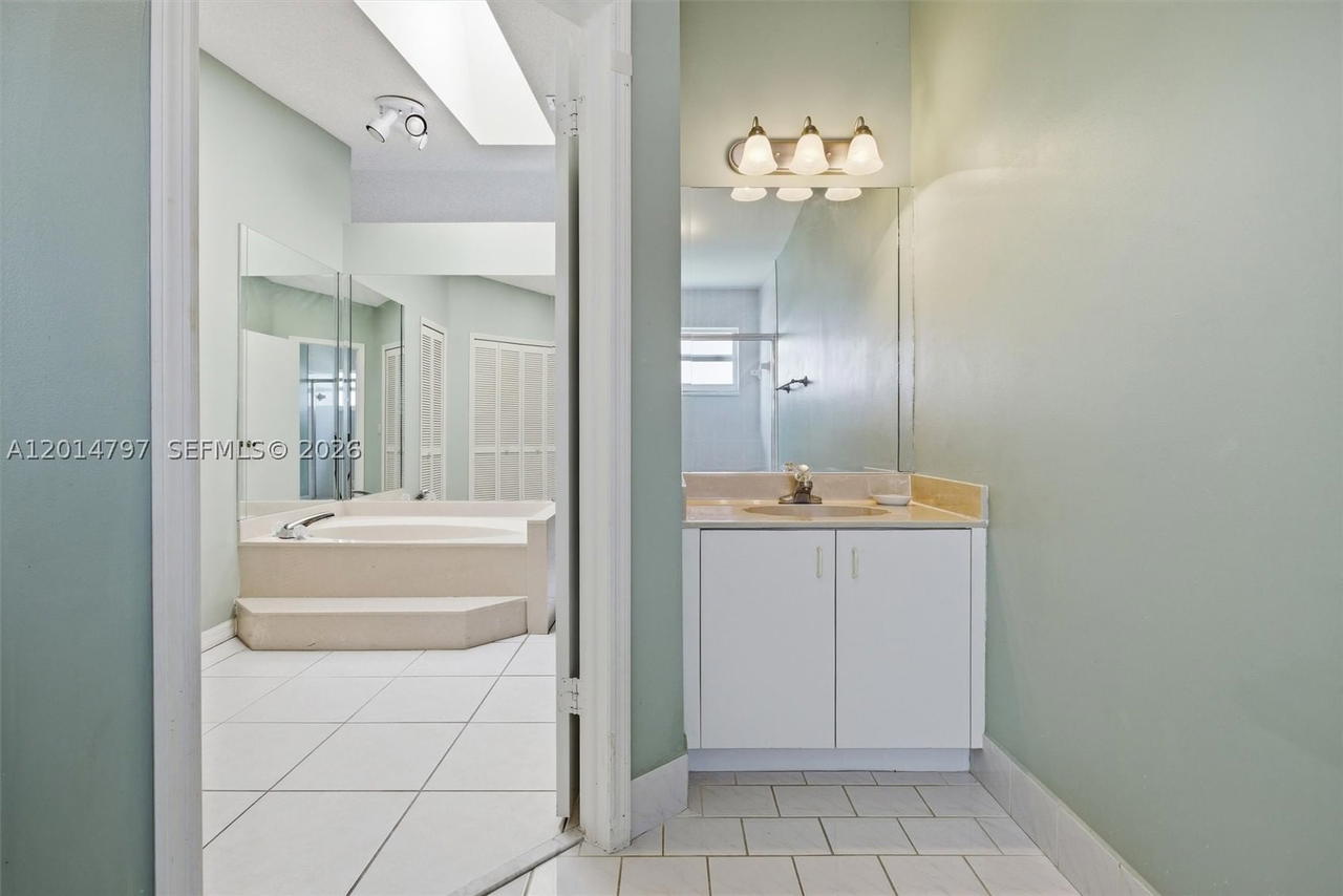Real estate property located at 14941 45th Ter, Miami-dade, The Mansions 1st Addn, Miami, FL