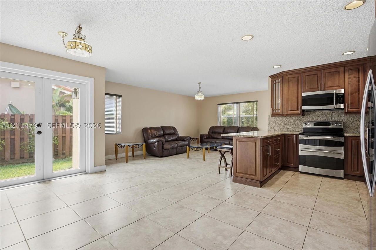 Real estate property located at 14941 45th Ter, Miami-dade, The Mansions 1st Addn, Miami, FL