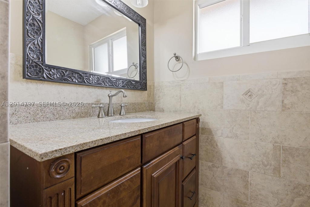 Real estate property located at 14941 45th Ter, Miami-dade, The Mansions 1st Addn, Miami, FL