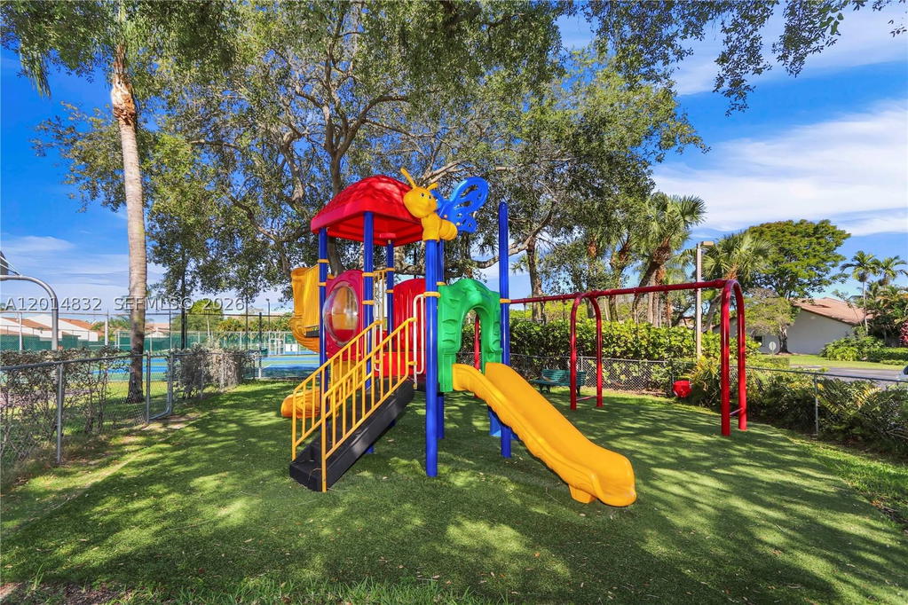 Real estate property located at 8555 114th Ct, Miami-dade, Kings Court West, Miami, FL