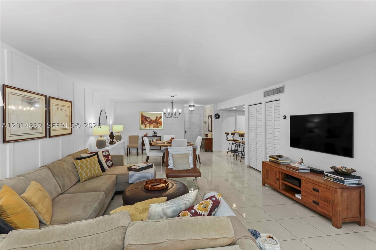 Real estate property located at 8555 114th Ct, Miami-dade, Kings Court West, Miami, FL