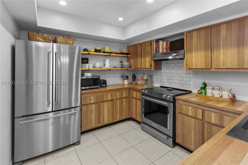 Real estate property located at 8555 114th Ct, Miami-dade, Kings Court West, Miami, FL