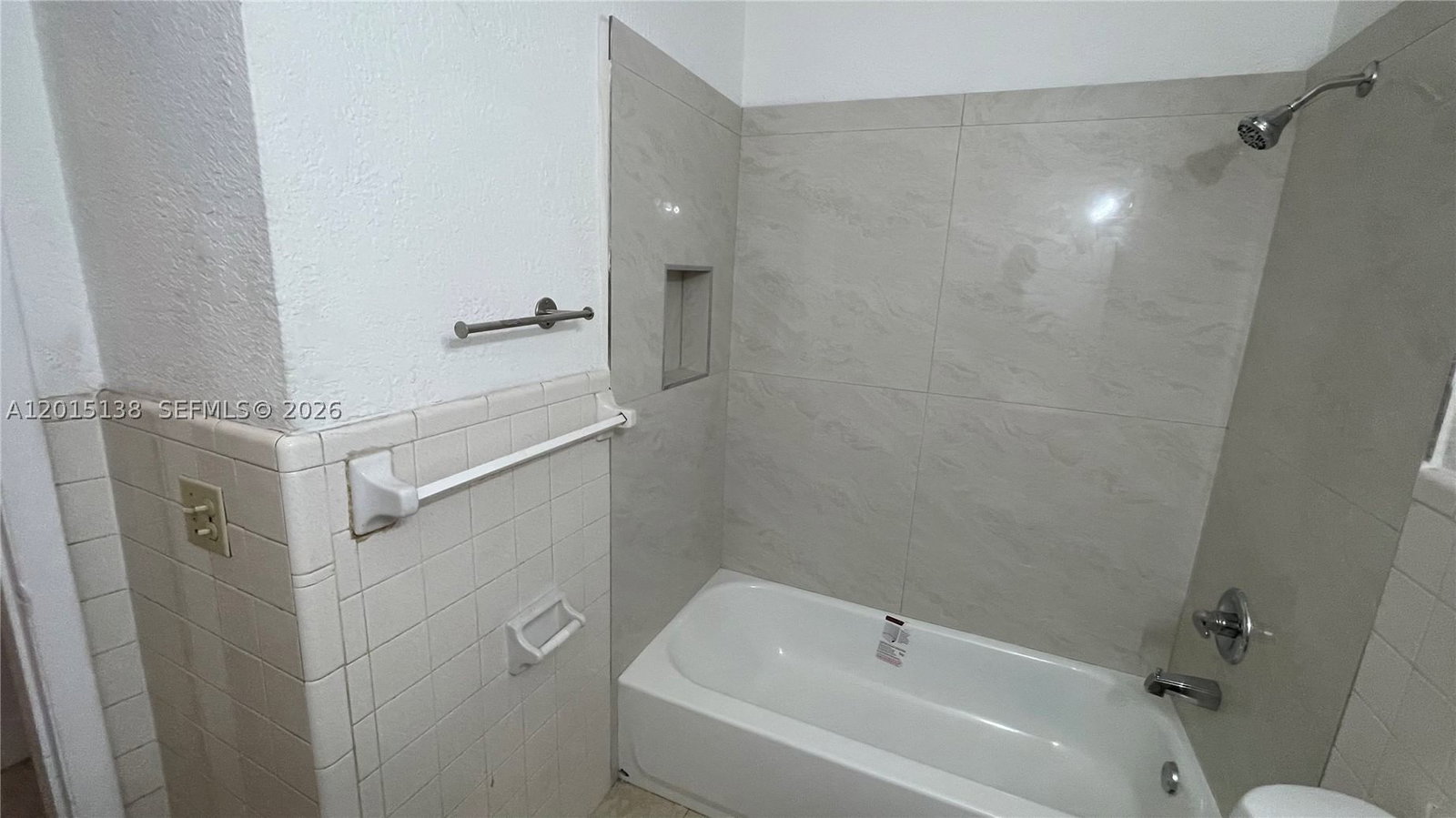 Real estate property located at 5200 16th St, Broward, Sunshine Villas, Lauderhill, FL