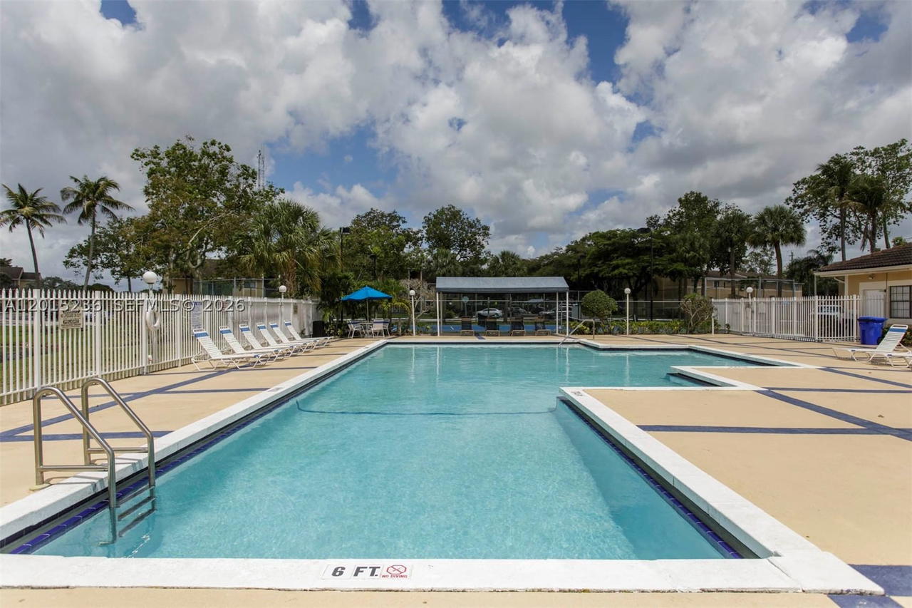 Real estate property located at 400 Palm Cir W #102, Broward, Palms Of Pembroke Condo, Pembroke Pines, FL