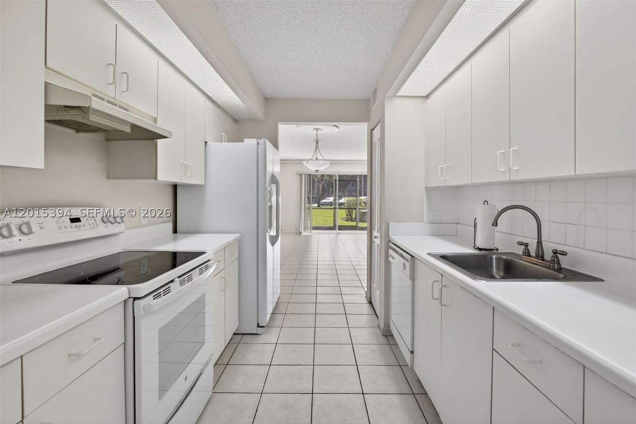 Real estate property located at 700 137th Ave #110H, Broward, Plymouth At Century Villa, Pembroke Pines, FL