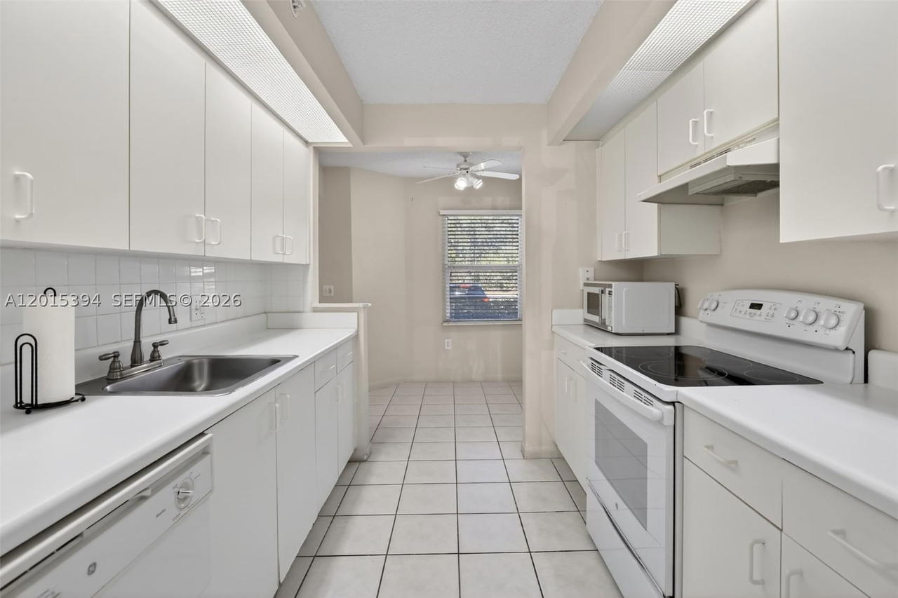 Real estate property located at 700 137th Ave #110H, Broward, Plymouth At Century Villa, Pembroke Pines, FL