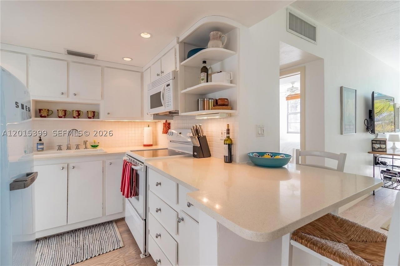 Real estate property located at 301 Ocean Dr #306, Miami-dade, Ocean Park Condominium, Miami Beach, FL