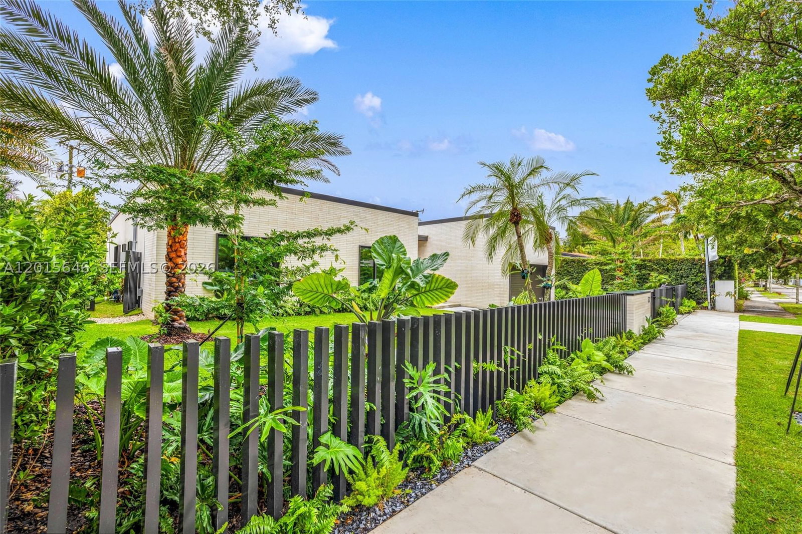 Real estate property located at 72 Shore Dr W, Miami-dade, Bay Heights 1st Addn, Miami, FL