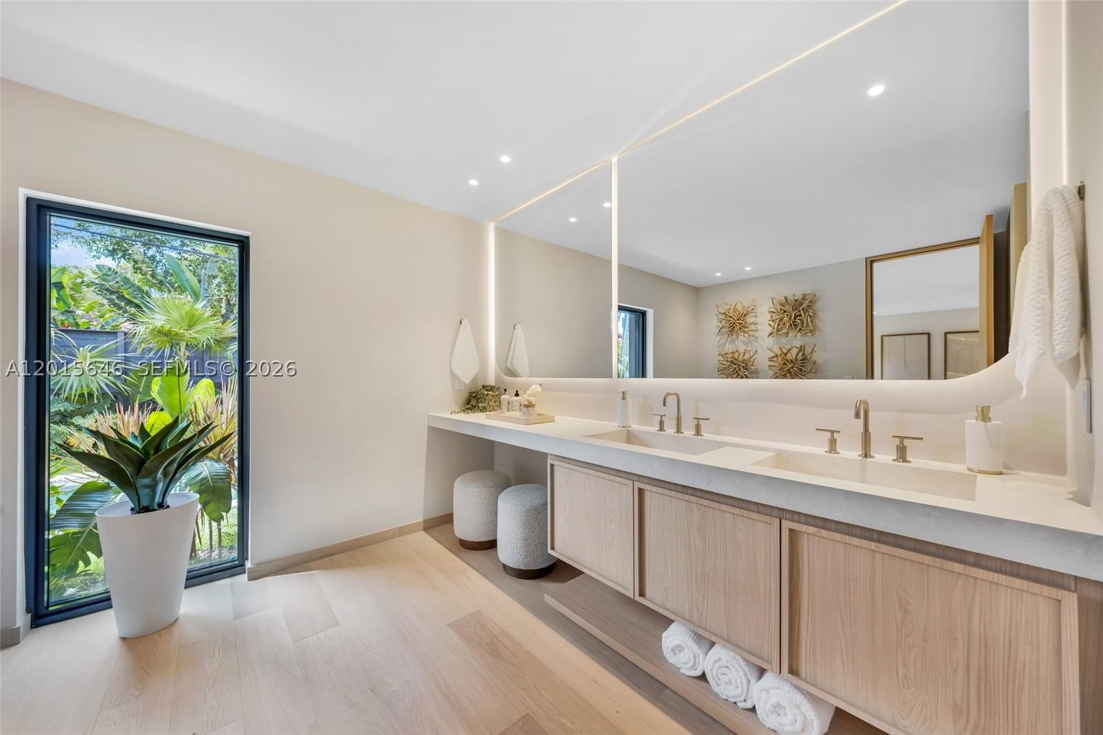 Real estate property located at 72 Shore Dr W, Miami-dade, Bay Heights 1st Addn, Miami, FL