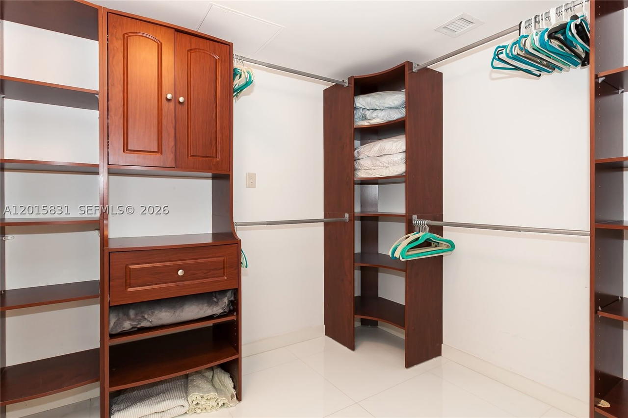Real estate property located at 1830 Ocean Dr #3711, Broward, Beach Club Ii, Hallandale Beach, FL