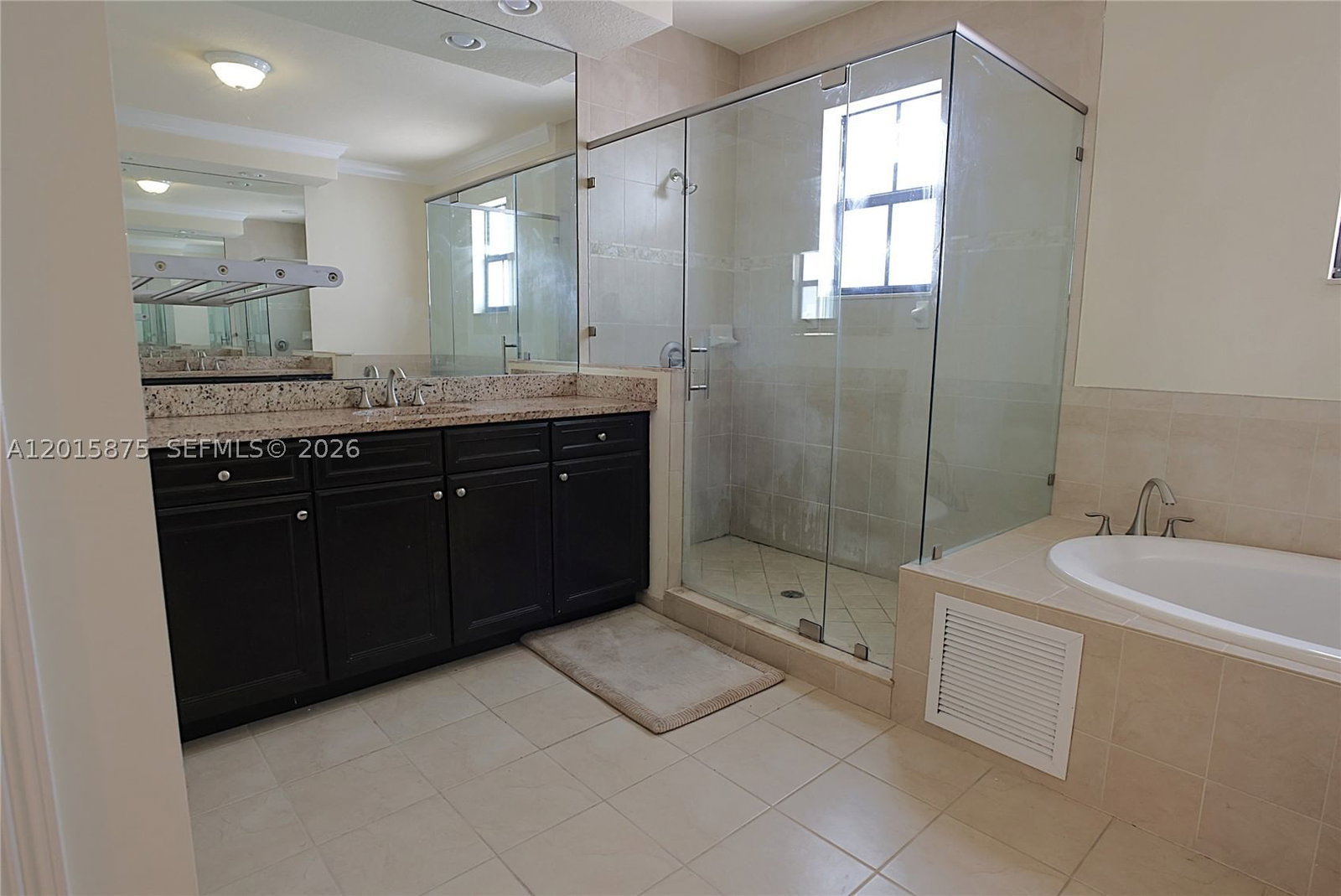 Real estate property located at 8925 99th Ave, Miami-dade, Grand Bay, Doral, FL
